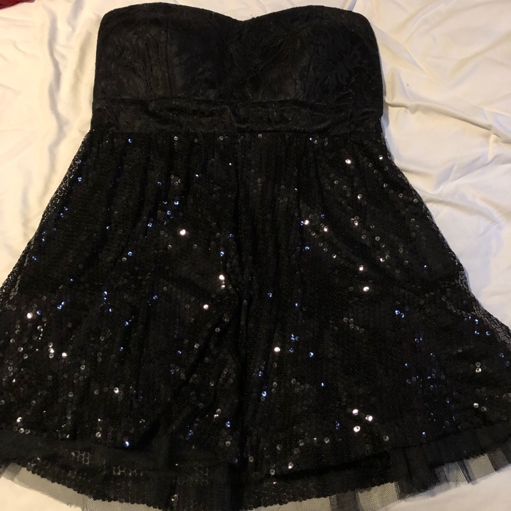 Size large black party dress